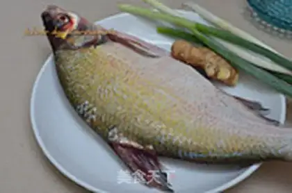 Make Peacock open-screen fish step 0