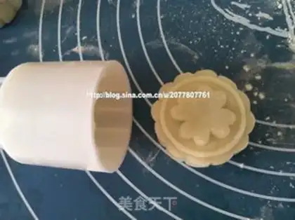 Make Tea-painted mooncake step 12