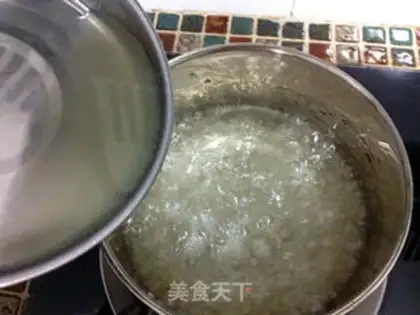 Make A wide-range coconut macaroni step 1