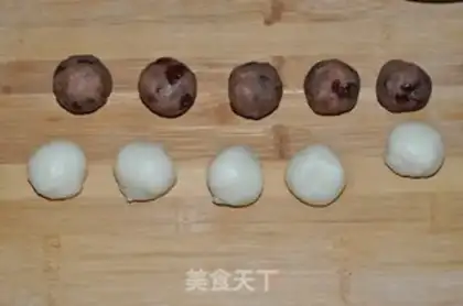 Make Red cranberry ice-cream mooncake step 10