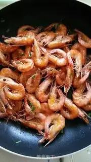 Make Pretzels, prawns step 4