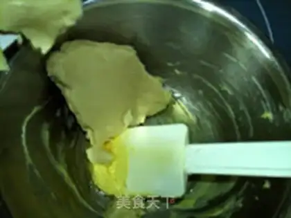 Make Purple potato cream cherry mooncake step 3