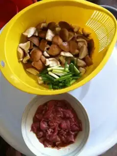 Make Fresh mushroom fried meat step 2