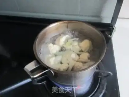 Make Garlic bacon rolls step 0