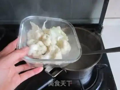 Make Garlic bacon rolls step 1
