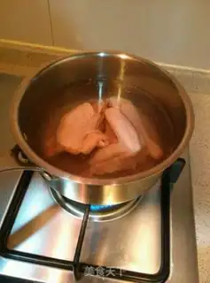 Make Monkey-head mushrooms, flag and chicken soup step 1
