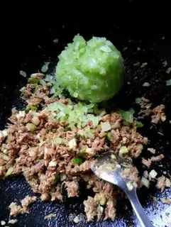 Make Celery and pork dumplings step 4