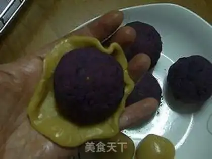 Make Rose potato mooncake step 4