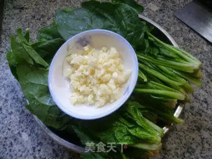 Make Garlic spinach step 0