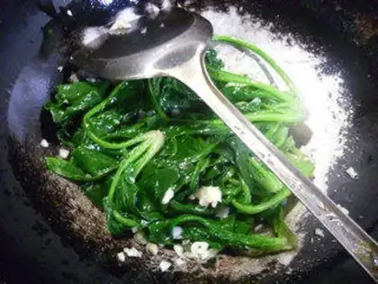 Make Garlic spinach step 3