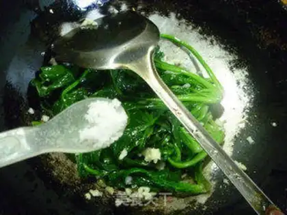 Make Garlic spinach step 4