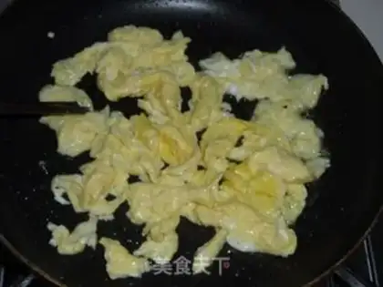Make Curry eggs and crabs step 2