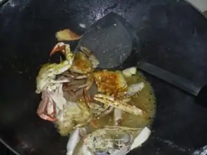 Make Curry eggs and crabs step 5