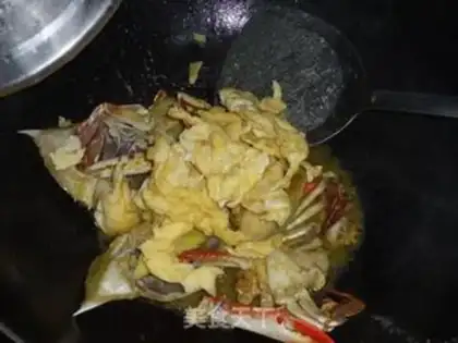 Make Curry eggs and crabs step 6
