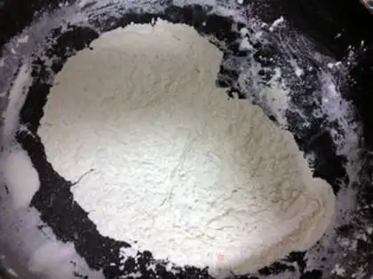 Make A wide-range tea and red bean moon cake step 6