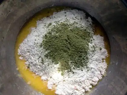 Make A wide-range tea and red bean moon cake step 8