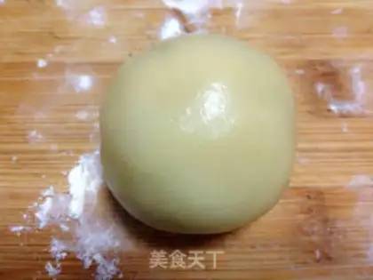 Make A wide-range tea and red bean moon cake step 14