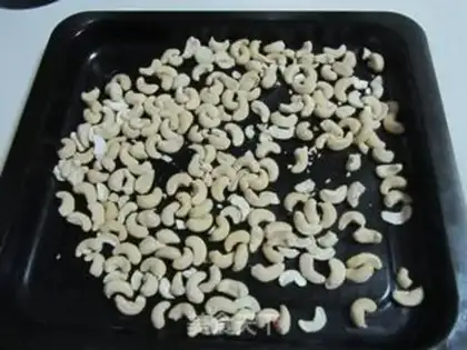 Make Cracked cashew souffle step 0