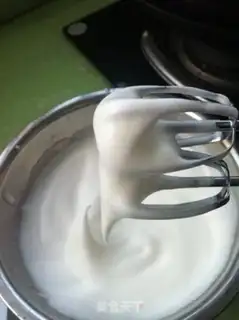 Make Swiss roll of grape jam step 1