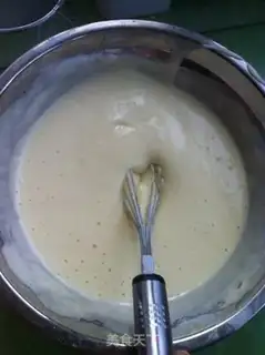 Make Swiss roll of grape jam step 2