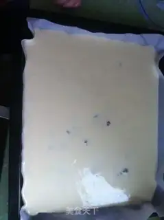 Make Swiss roll of grape jam step 3