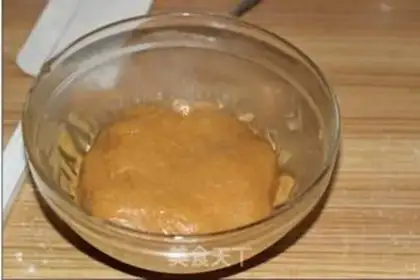 Make The egg yolk mooncake step 5