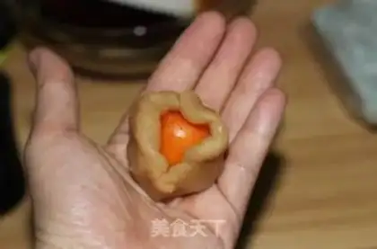 Make The egg yolk mooncake step 7