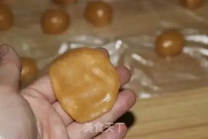 Make The egg yolk mooncake step 9