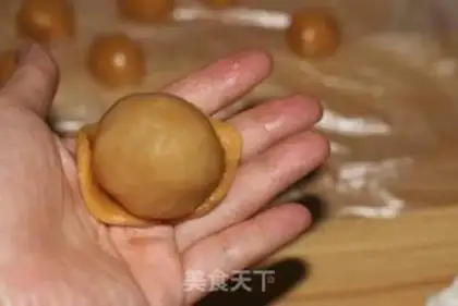 Make The egg yolk mooncake step 10