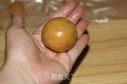 Make The egg yolk mooncake step 12
