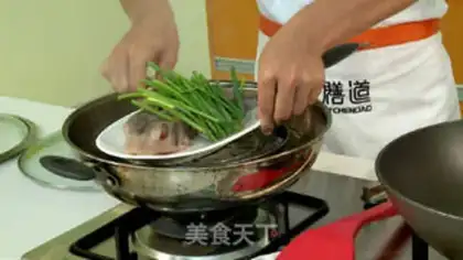 Make Onion fish step 1