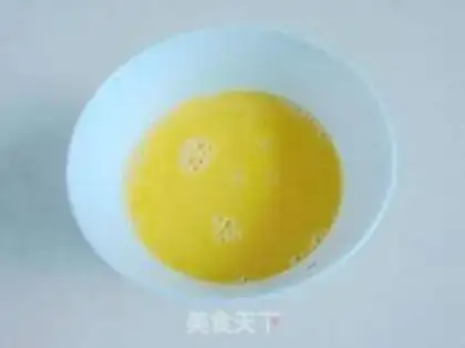 Make White cucumber pepper fried eggs step 2