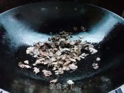 Make White cucumber pepper fried eggs step 3