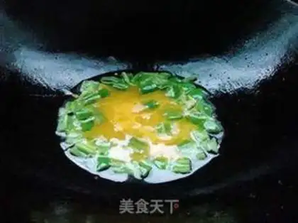 Make White cucumber pepper fried eggs step 5