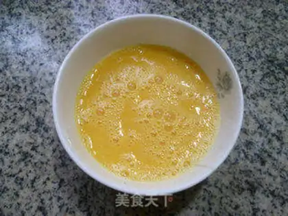 Make Squeeze fried eggs step 3