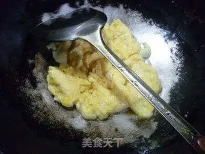Make Squeeze fried eggs step 4