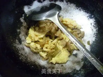 Make Squeeze fried eggs step 5