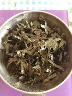 Make Seaweed cedar pine crackers step 3