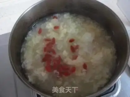 Make Soup of wine and eggs step 5