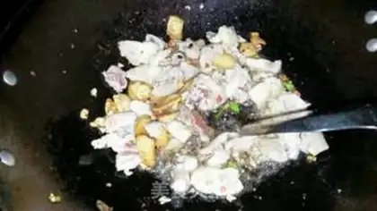 Make Four-season bean fried meat step 6