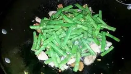 Make Four-season bean fried meat step 7