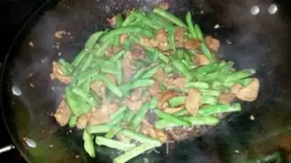 Make Four-season bean fried meat step 8