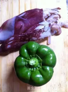 Make Green pepper for fresh squid step 0