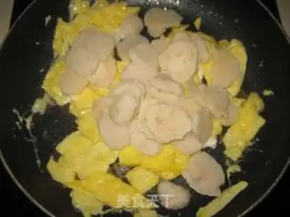 Make Fishball fried eggs step 5