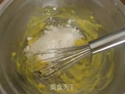 Make A yellow milk pie step 1