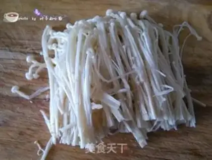 Make Red-oiled needle mushrooms step 1