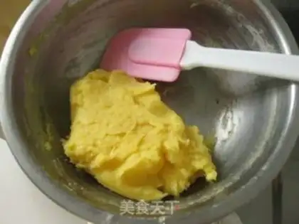 Make A yellow milk pie step 8