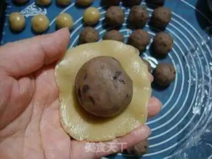 Make Coconut bean mooncake step 6