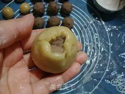 Make Coconut bean mooncake step 7