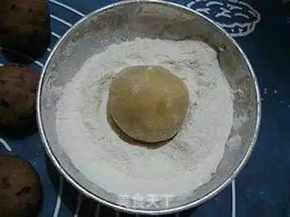 Make Coconut bean mooncake step 8